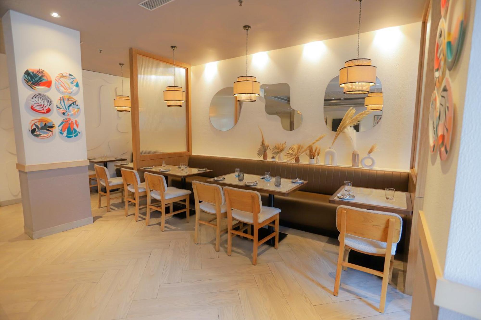 Park Inn By Radisson,South Delhi Yeni Delhi Dış mekan fotoğraf Interior of a restaurant in Tokyo