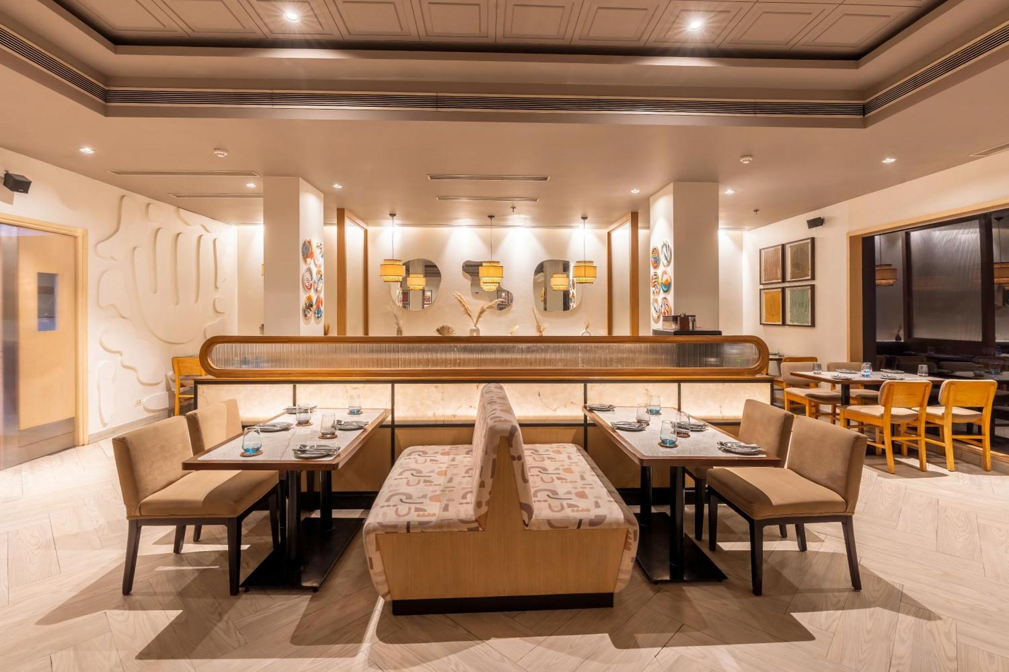 Park Inn By Radisson,South Delhi Yeni Delhi Dış mekan fotoğraf The interior of the restaurant