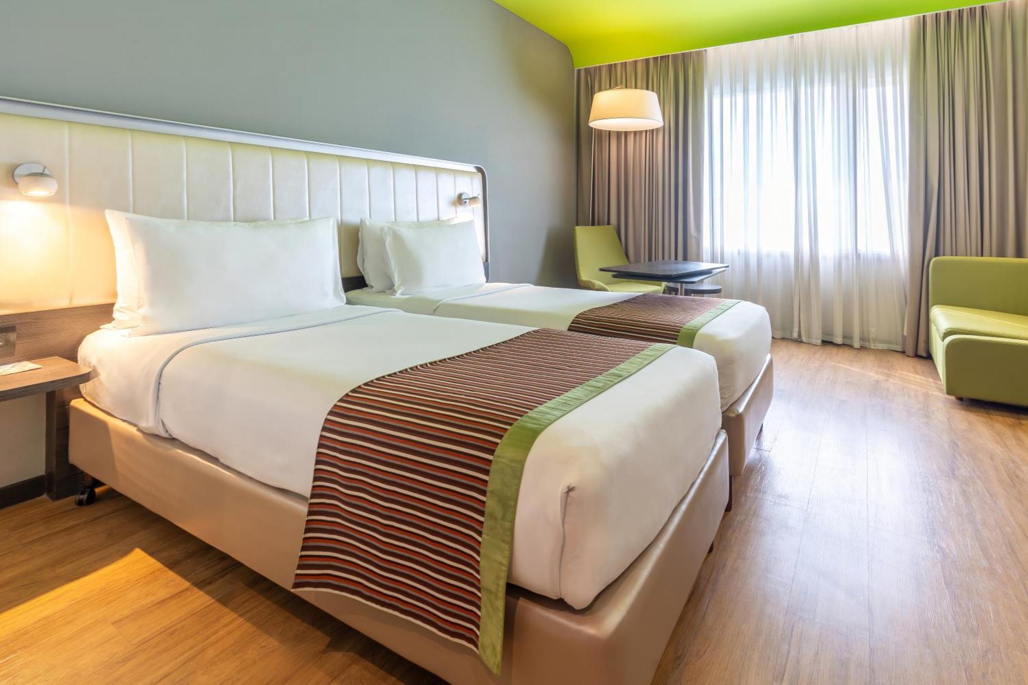 Park Inn By Radisson,South Delhi Yeni Delhi Dış mekan fotoğraf A room at the hotel