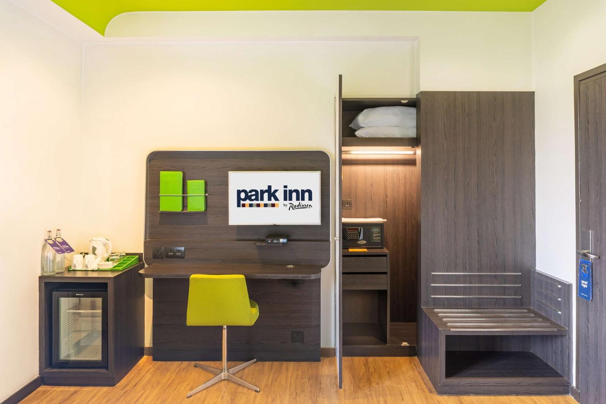 Park Inn By Radisson,South Delhi Yeni Delhi Dış mekan fotoğraf Park Inn by Radisson, Berlin-Westend